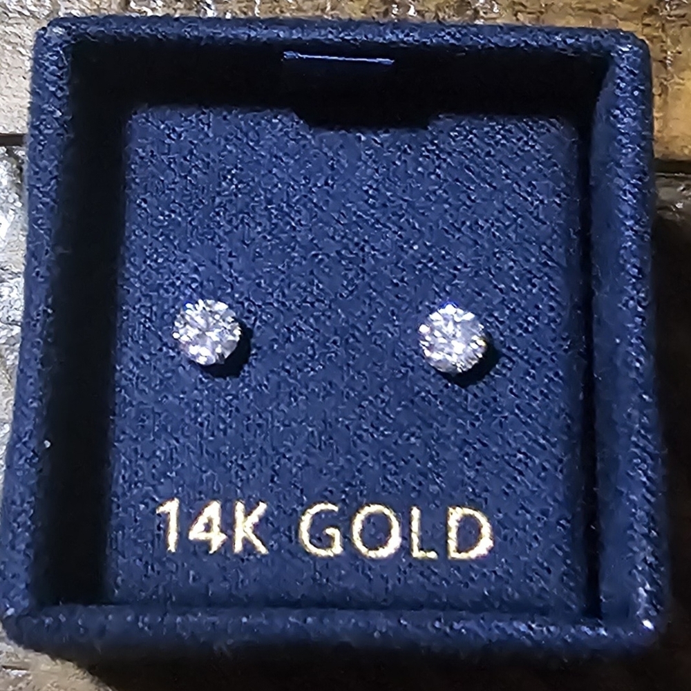 !!SOLD!! 14K White Gold Diamond Stud Earrings